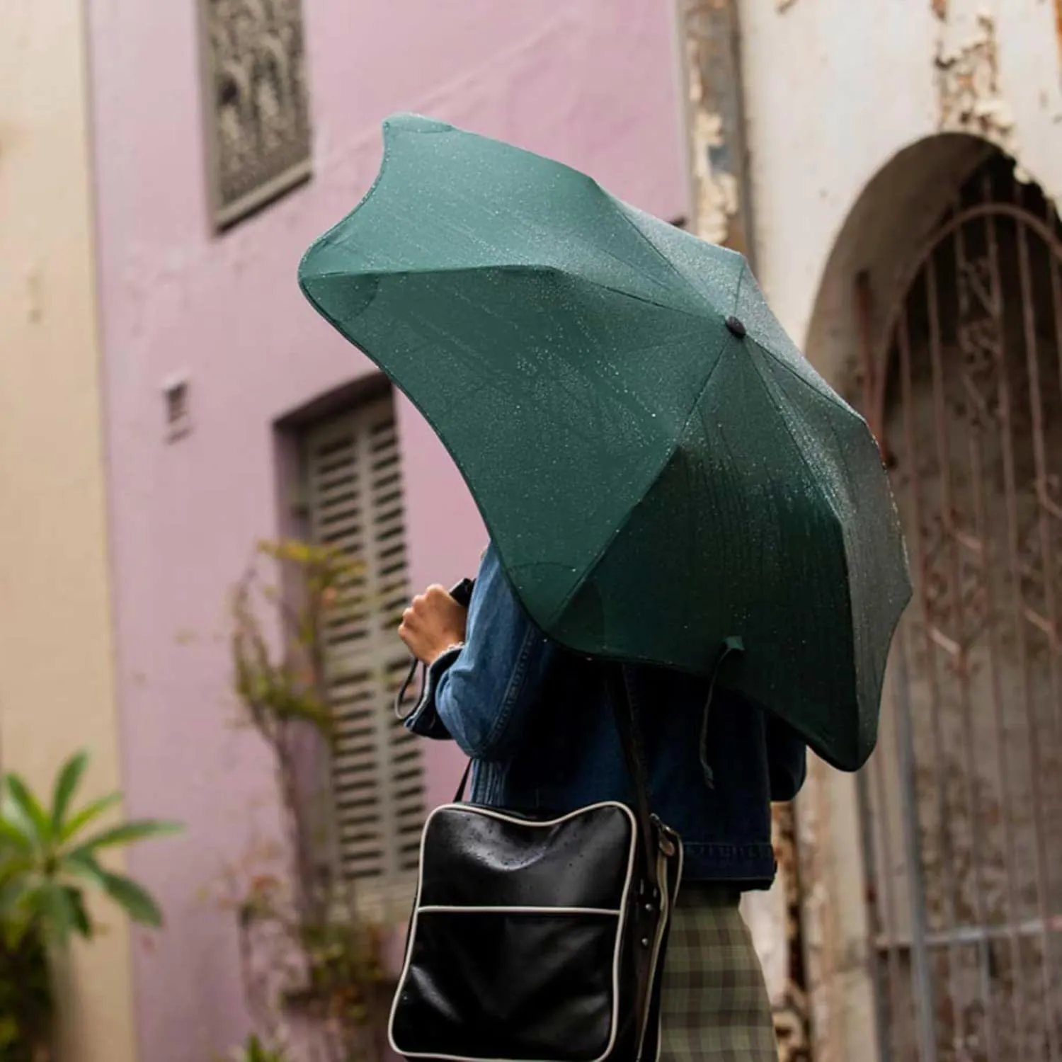 BLUNT Metro Travel Umbrella - 39" Windproof, Compact for Wind and Rain, Portable, Heavy Duty, UV Protection - Green
