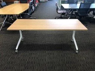 C-FLIP FOLDING TABLE