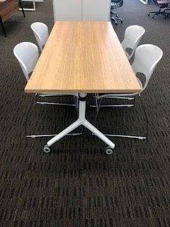 C-FLIP FOLDING TABLE
