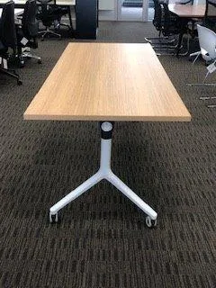 C-FLIP FOLDING TABLE
