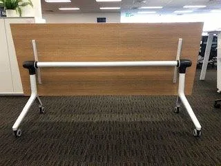 C-FLIP FOLDING TABLE
