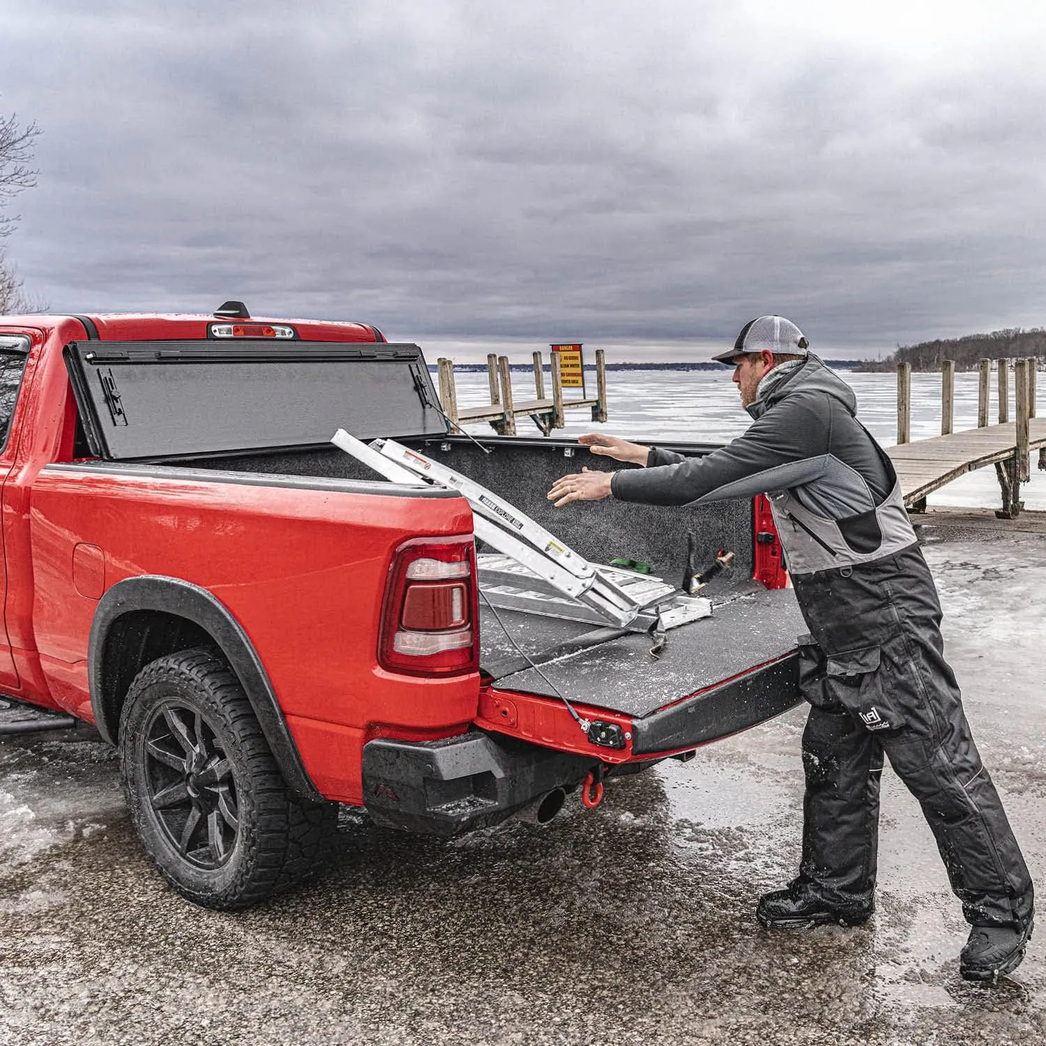 Gator FX Hard Quad-Fold Truck Bed Tonneau Cover | 8828329 | Fits 2015 - 2020 Ford F-150 (incl. Raptor) 5' 7" Bed (67.1")