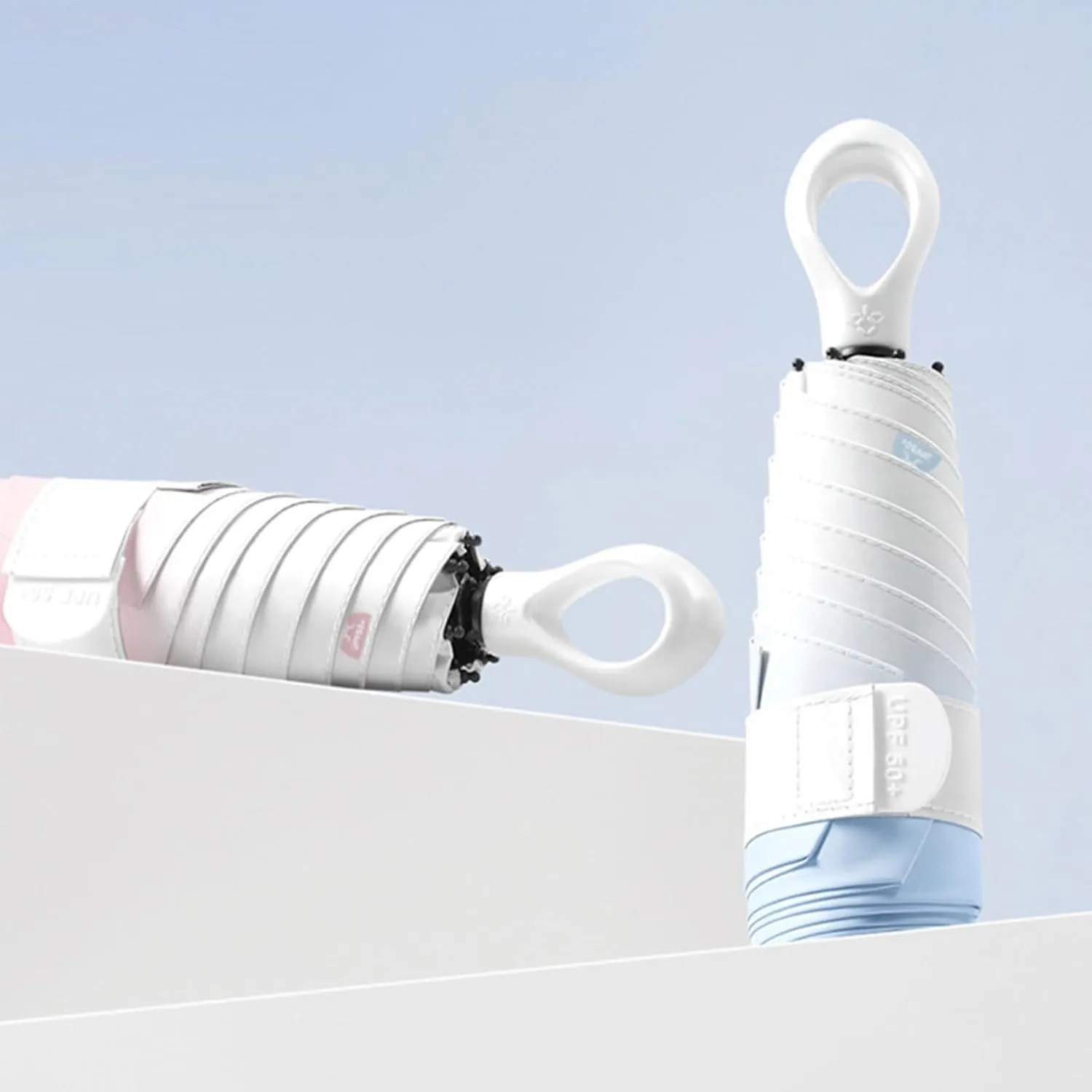 Miniature Folding Travel Umbrellas with Rings Handle and Storage Bag Gradients Color UVs Protections Light weight Portab