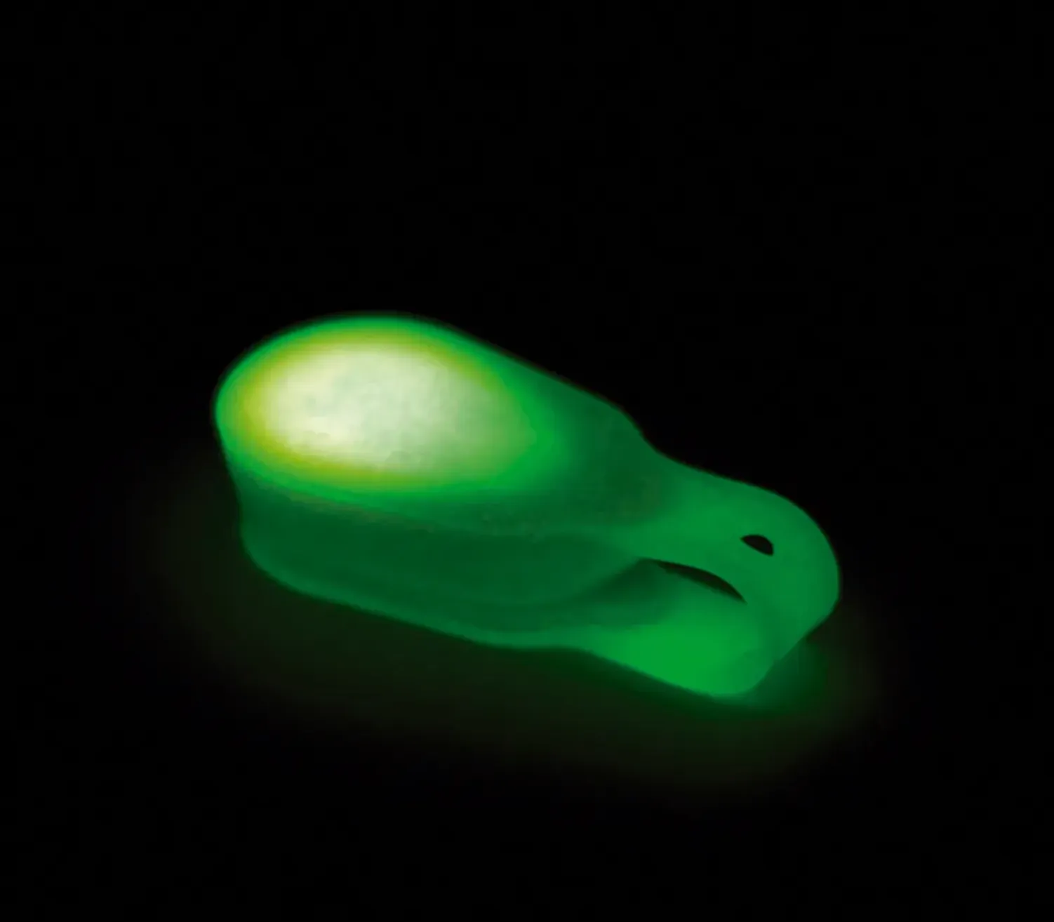 SET HANGERS & GLOW-LIGHTS Glow In The Dark Serum Tweezers Flashlight
