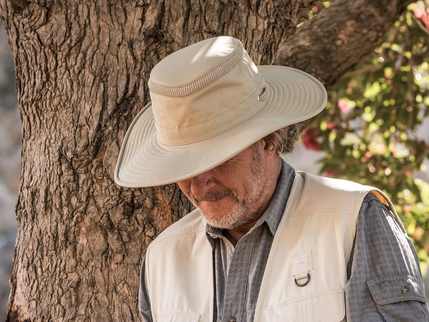 Tilley LTM2 Broad Brim Sun Hat For Men&Women, UPF 50 , Lightweight, Durable, Water Resistant, Breathable Airflo, Ventilation